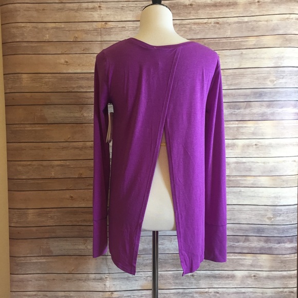 NWT Gap Fit Top - Picture 3 of 5